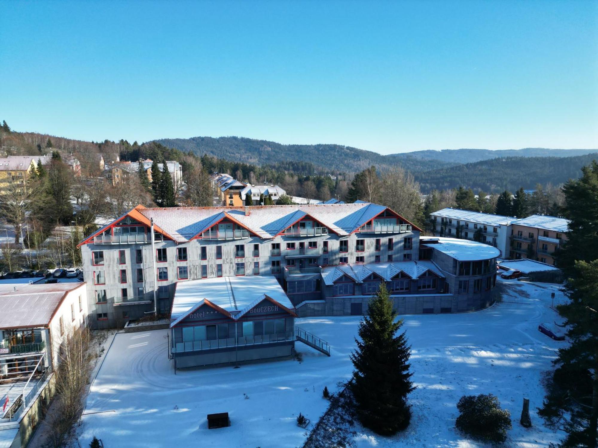 Hotel BouCZECH Lipno nad Vltavou Buitenkant foto