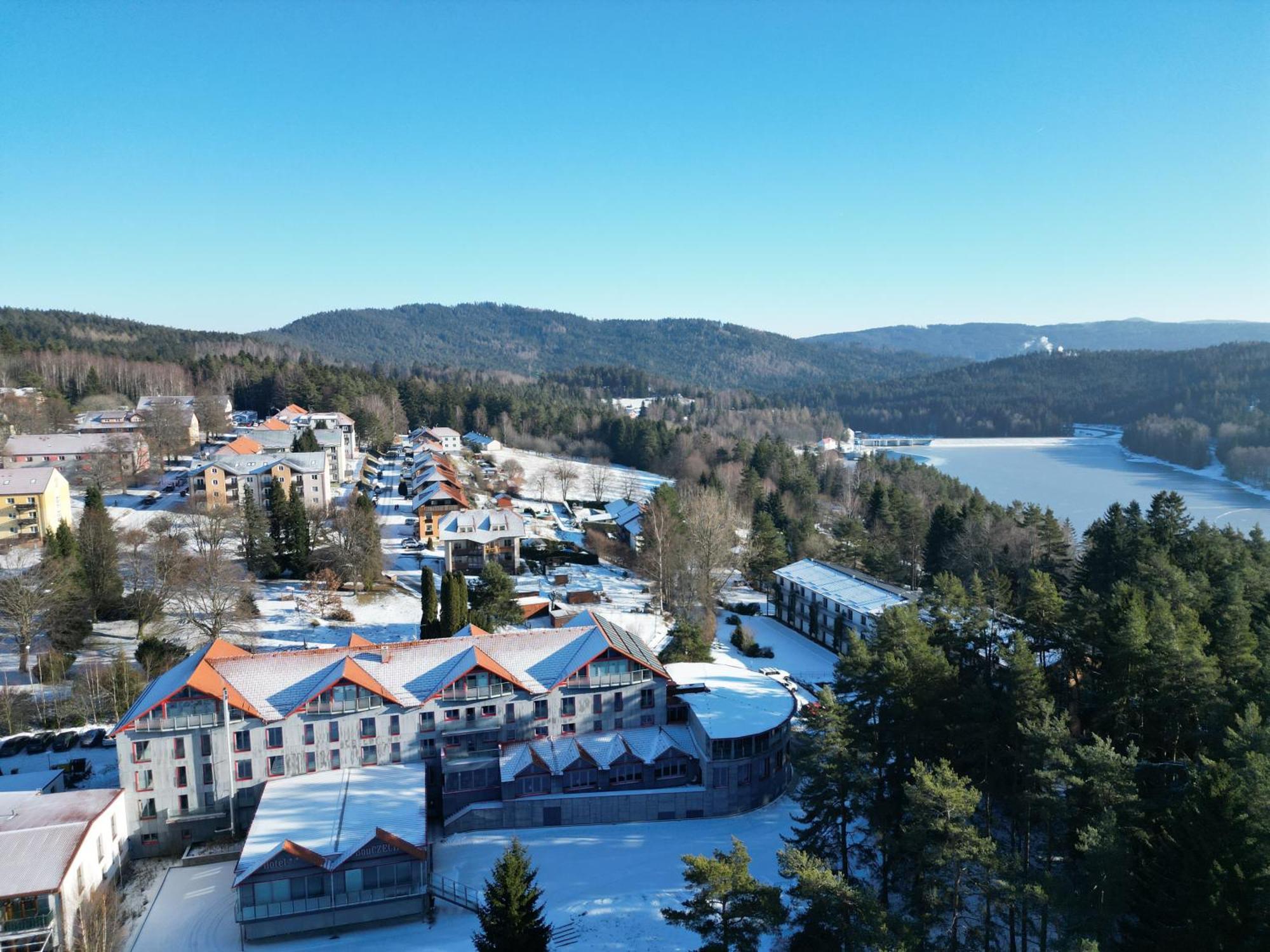 Hotel BouCZECH Lipno nad Vltavou Buitenkant foto