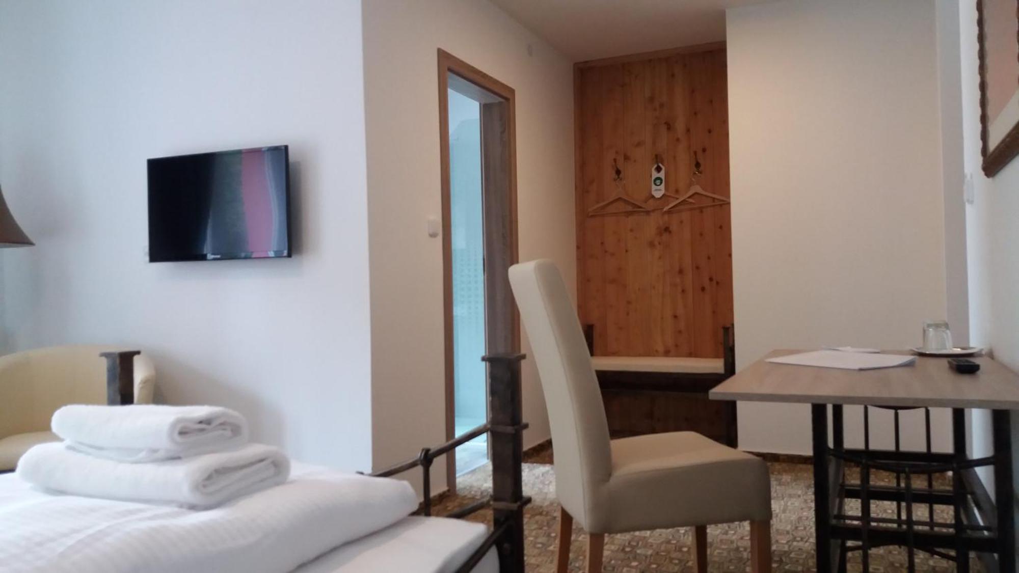 Hotel BouCZECH Lipno nad Vltavou Buitenkant foto