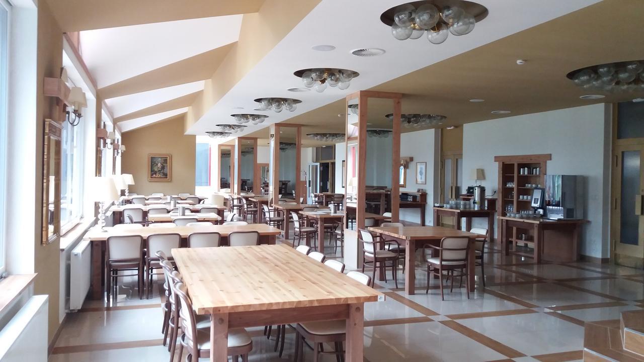 Hotel BouCZECH Lipno nad Vltavou Buitenkant foto